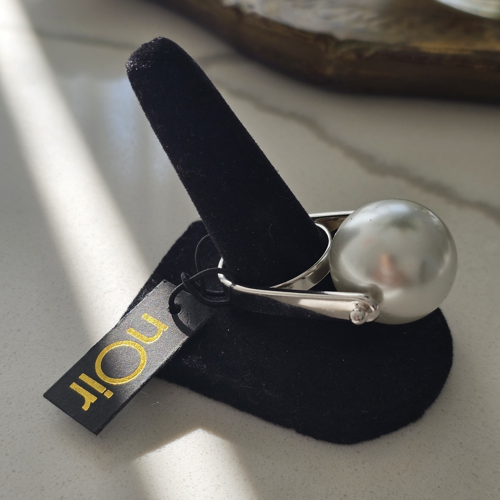 nOir Jewelry Silver Ring with Large Pearl